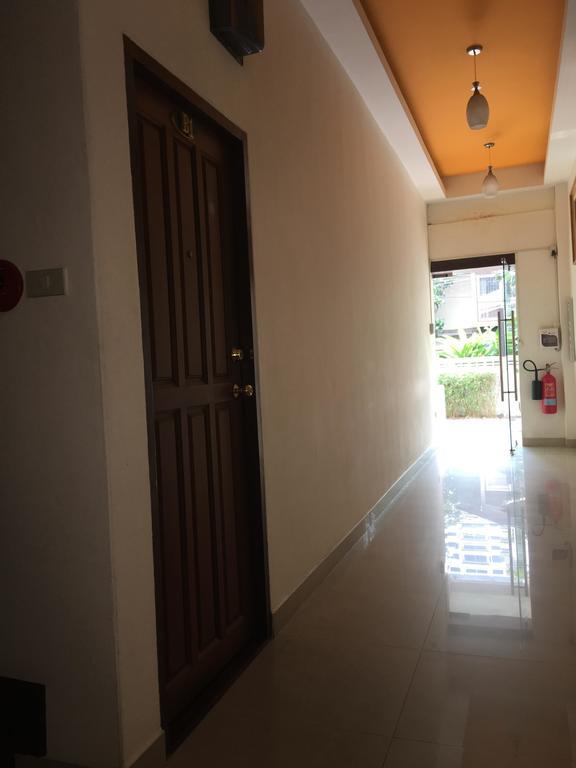 Eight Ville Bangkok Luaran gambar