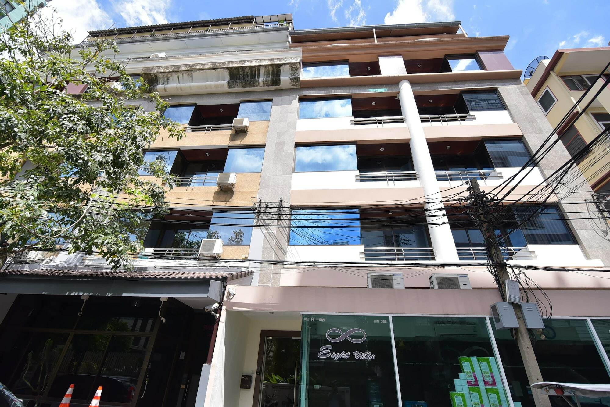 Eight Ville Bangkok Luaran gambar